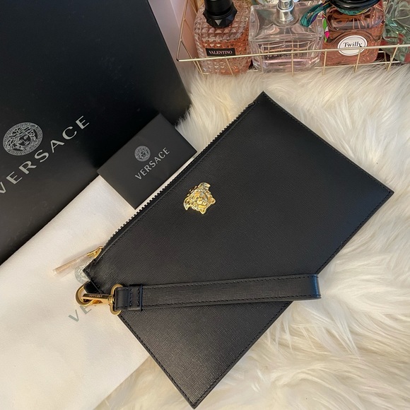 ❗️SOLD❗️Medusa Leather wristlet ❗️SOLD❗️ - Picture 2 of 9